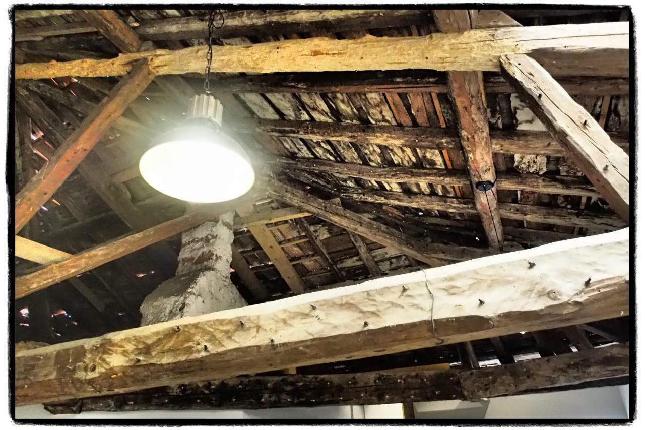 Vieux Corps De Ferme Datant De 1675 Crolles Exteriör bild